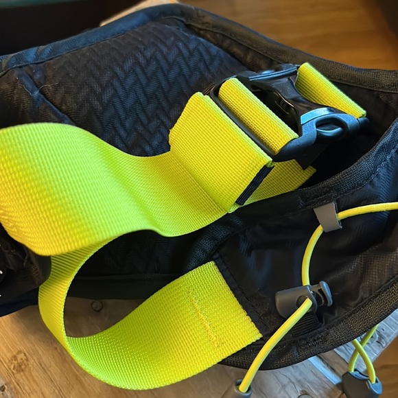 Nathan Running Hiking Hydration Fanny Pack - Picture 2 of 5